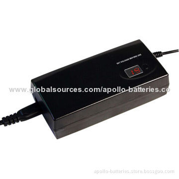 90W LCD Universal Adapter for Laptop, 12-24V with USB, 134.7x59.0x35.2mm Size